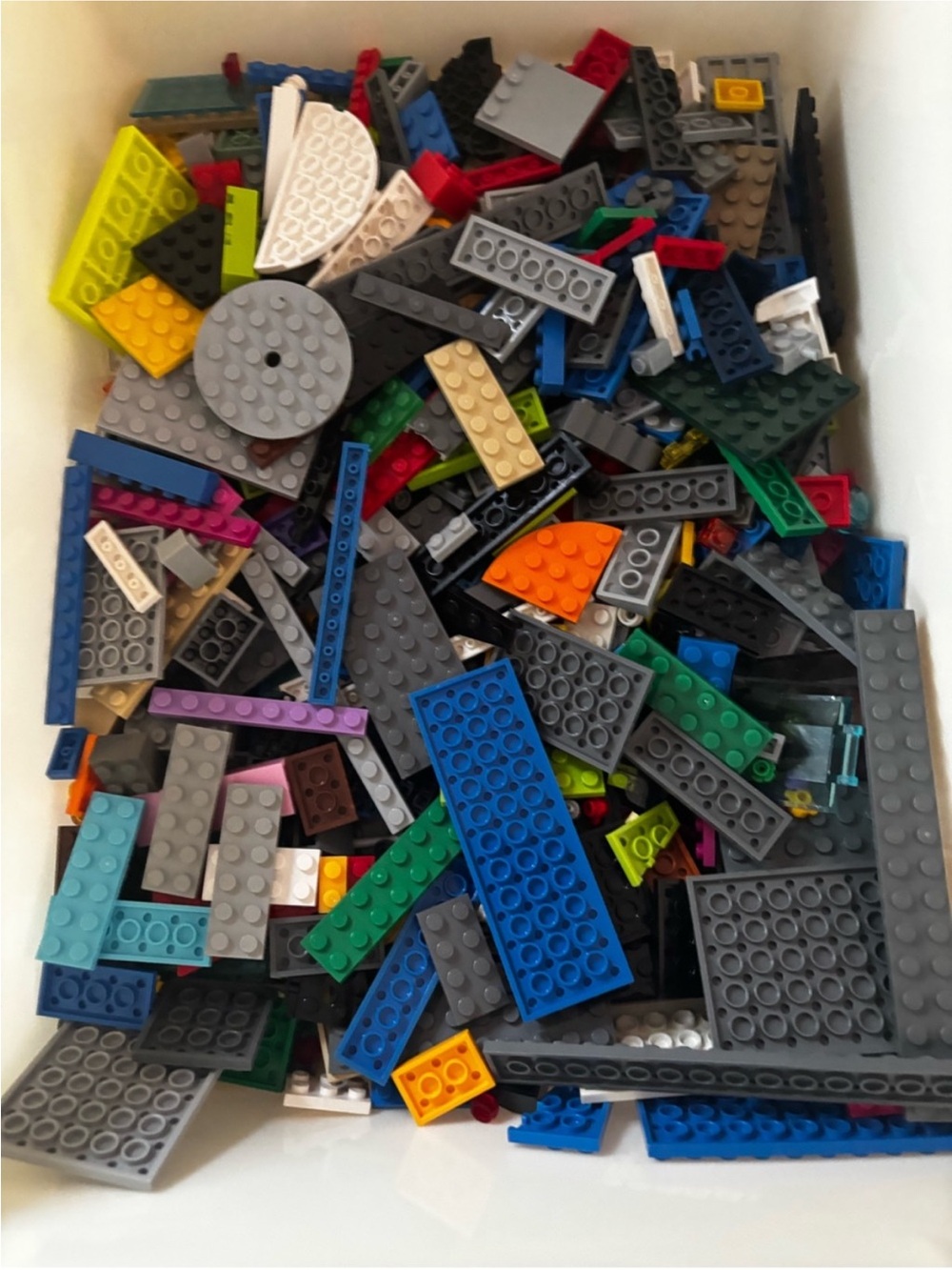 LEGOS with mini figures - Picture 6 of 9